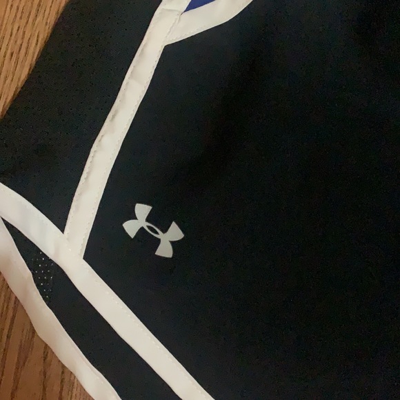 Under Armour Running Shorts - Picture 2 of 6